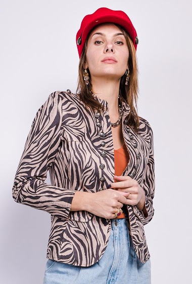 Zebra print jacket. The model measures 171 cm