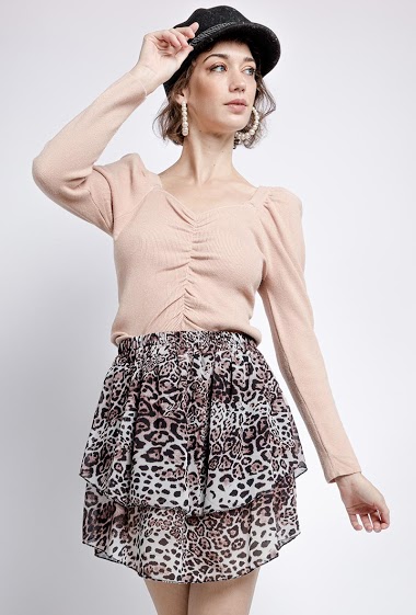 Ruffled skirt. The model measures 177 cm