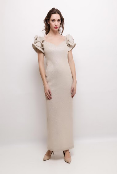 Iridescent long dress, ruffles. The model measures 177cm and wears S. Length:140cm