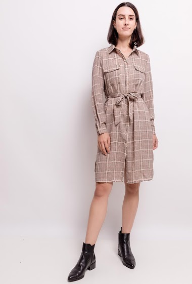 Shirt dress. The model measures 177cm and wears S. Length:107cm