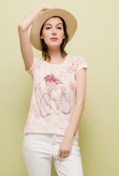 Short sleeve t-shirt, strass. The model measures 178cm and wears M. Length:60cm