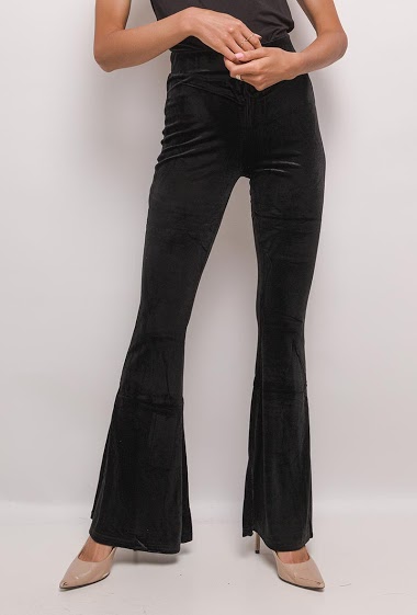 Velvet pants. The model measures 171 cm
