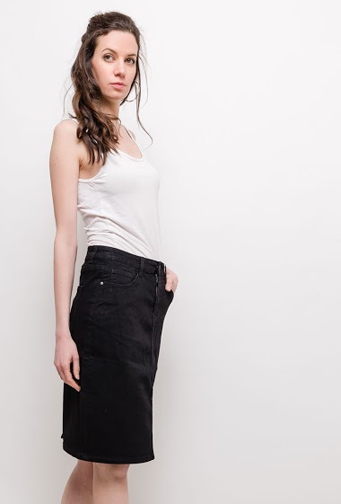 Skirt - knee length. The model measures 177cm and wears M/10(UK) 38(FR)