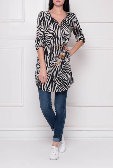 Printed tunic with belt decorated with feathers, roll-up sleeves, zipped V neck