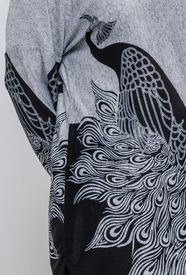 Long printed sweater with birds. The model measures 171cm and wears 46