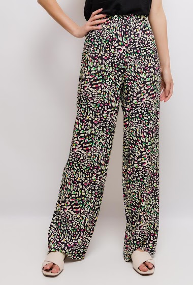 Pants with print, light fabric. The model measures 176cm and wears S