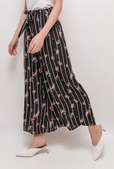 Wide leg pants with printed flowers. The model measures 170cm and wears M