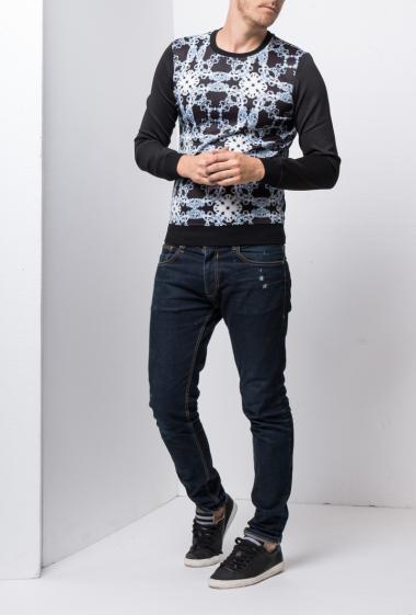 Pullover with flower pattern on the front