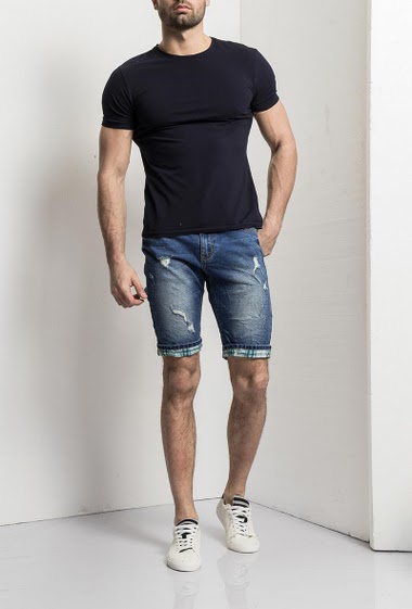 Short en jeans délavé, revers tissu à carreaux, 5 poches, taille normale, étiquette logotée, passe ceinture