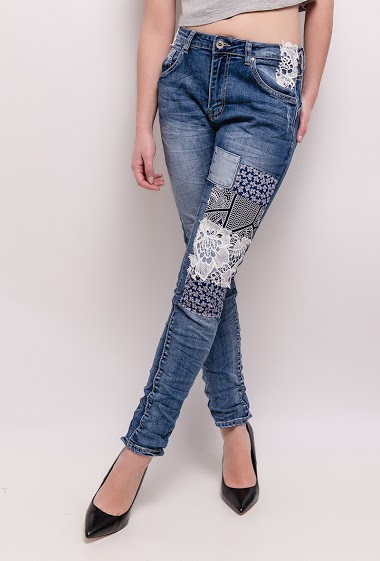 Jeans with The model measures 165cm and wears S/8(UK) 36(FR) - High waist Boyfriend