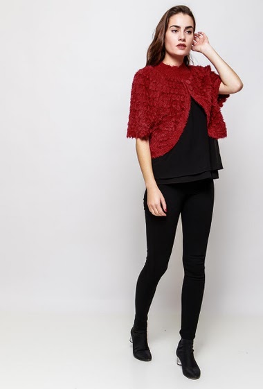 Cardigan with short sleeves, fluffy knit. The model measures 172cm, one size corresponds to 38-40
