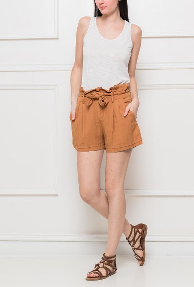 Belted shorts with pockets