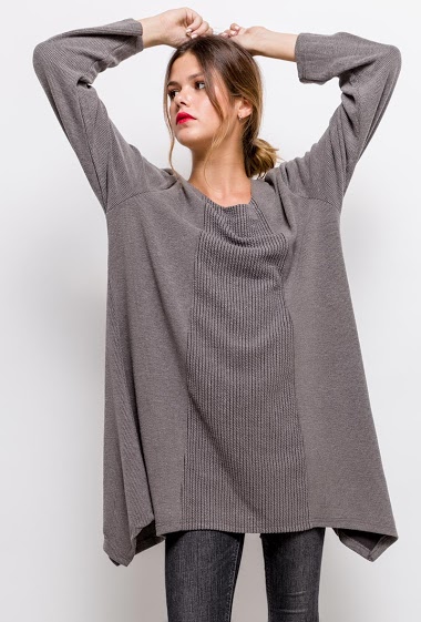 Textured sweater,The model measures 170cm and wears T2=12/14(UK)40/42(FR). Length:80cm