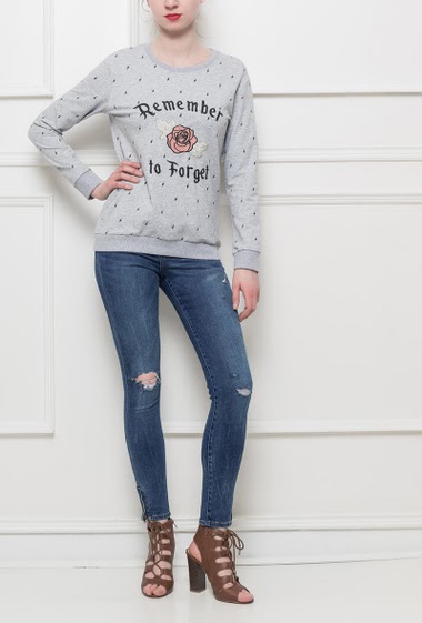 Fleece sweatshirt with embroidered flowers and REMEMBER TO FORGET, casual fit, very pleasant to wear, stretch fabric