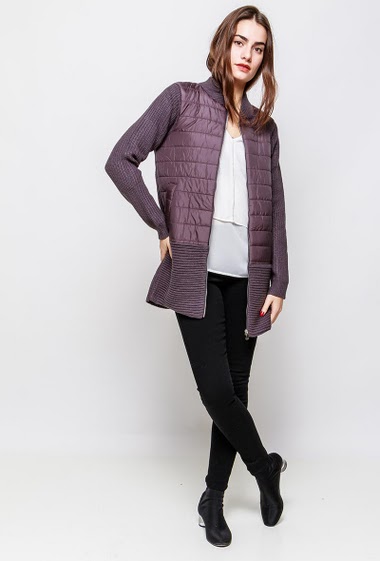 Knitted jacket with quilted yoke, zip closure, regular fit. The model measures 172cm and wears S