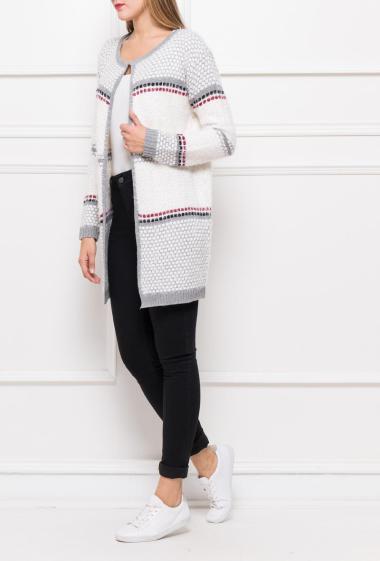 Open and long cardigan in soft and striped knit, closure with one clip