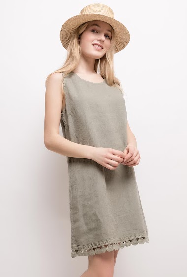 Regular sleeveless dress, lace bordure. The model measures 174cm, one size corresponds to 10/12(UK) 38/40(FR). Length:90cm