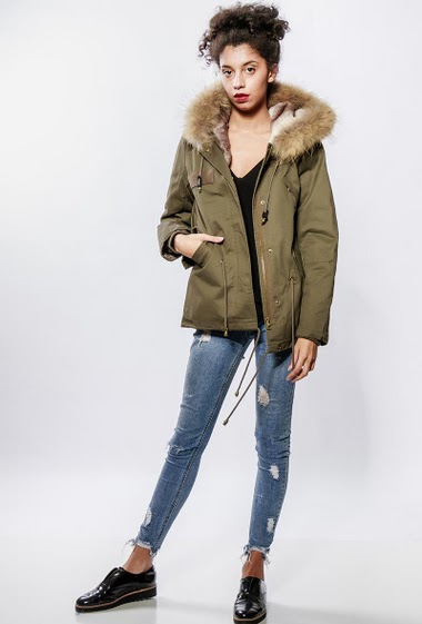 Cotton parka, removable lining in fur, back with embroideries, hood, drawstring. The model measures 176cm and wears S/8