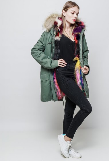 Parka with removable real fur. Hood. The model measures 177 cm and wears S.