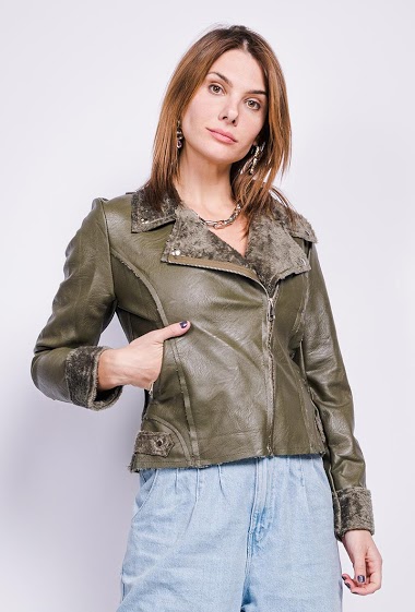 Fake leather jacket, fur inner. The model measures 171 cm