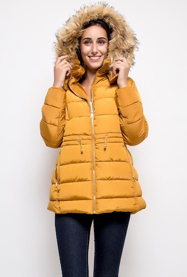 Quilted coat, hood. The model measures 178cm and wears T2=12/14(UK)40/42(FR). Length:75cm