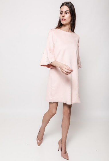 Dress with flared sleeves, peach skin touch. The model measures 176cm and wears S. Length:90cm