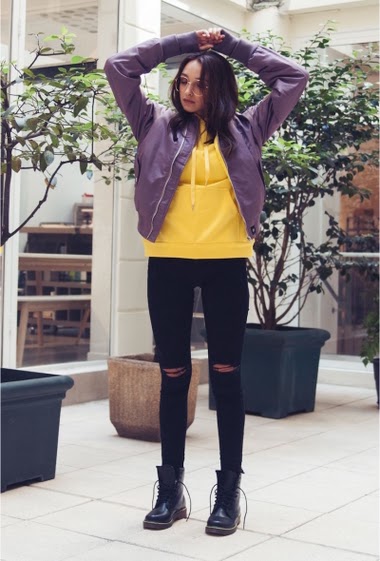 Sixth June bomber jacket for women with oversize cut and fluorescent lining. Two side pockets in soft cotton, one zipped pocket on left arm and one inside pocket. Purple model with yellow lining.