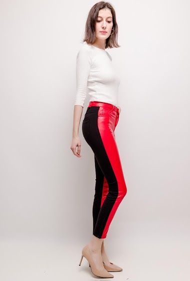 Bi-material pants. The model measures 178cm and wears M/10(UK) 38(FR)