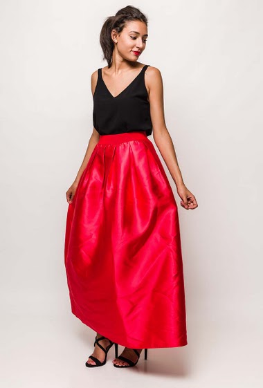 Silky skirt. The model measures 171cm and wears S