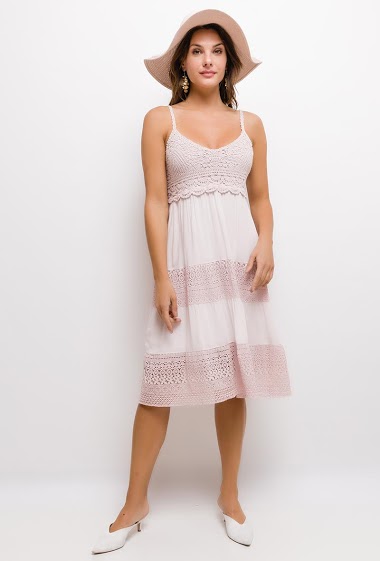Strappy dress, crochet yoke. The model measures 175cm, one size corresponds to 10/12(UK) 38/40(FR). Length:110cm