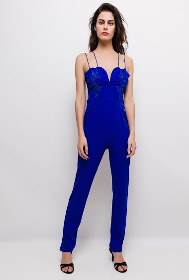 Chic jumpsuit, applied lace. The model measures 176cm and wears S. Length:150cm