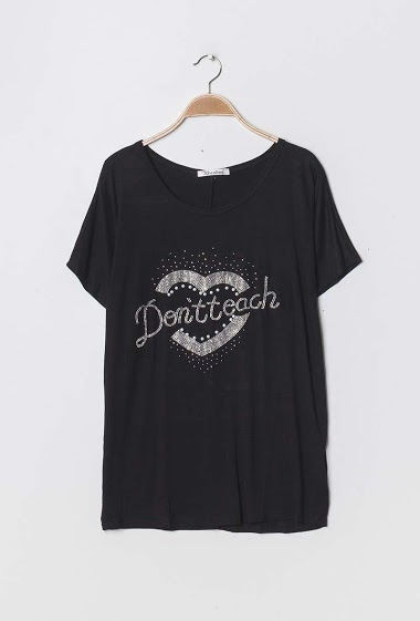 T-shirt DENTTEACH avec cœur. La mannequin mesure 175cm, TU correspond à 44/46. Longueur:70cm