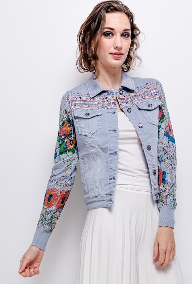 Jacket with printed sleeves in knit. The model measures 177 cm