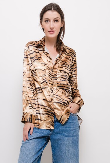 Tiger print shirt,The model measures 174cm and wears S. Length:75cm