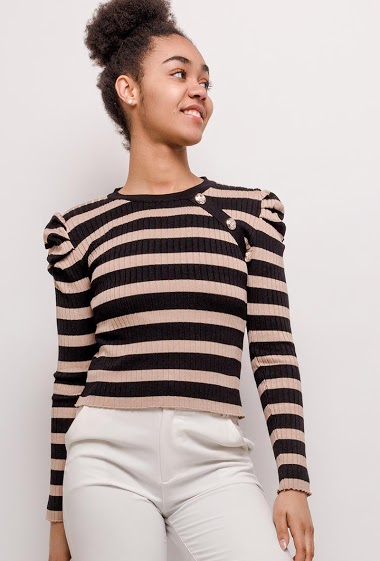 Sweater with puff sleeves, decorative buttons. The model measures 175cm and wears L/XL. Length:45cm