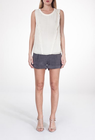 Sleeveless top with round neck,  small ruffles on the sides