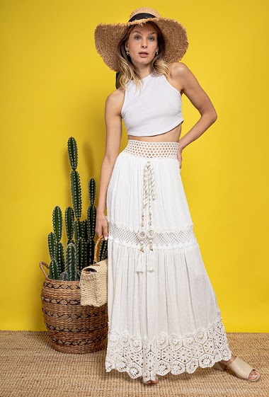 Maxi skirt in lace, tassels. The model measures 170 cm