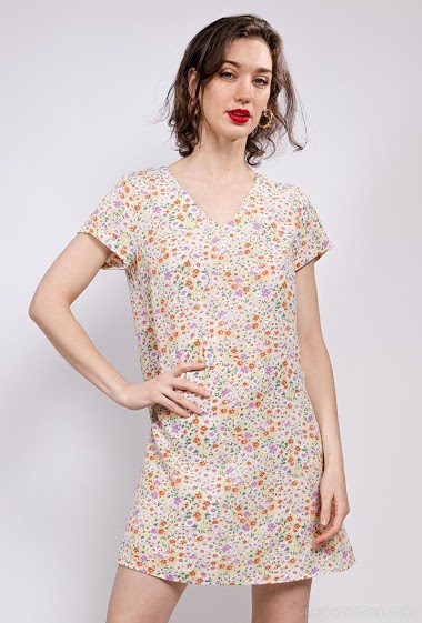 Flower print dress. The model measures 177 cm