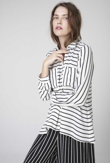 printed striped  shirt,  butonned front and sleeves, two front patch pockets, long sleeves.