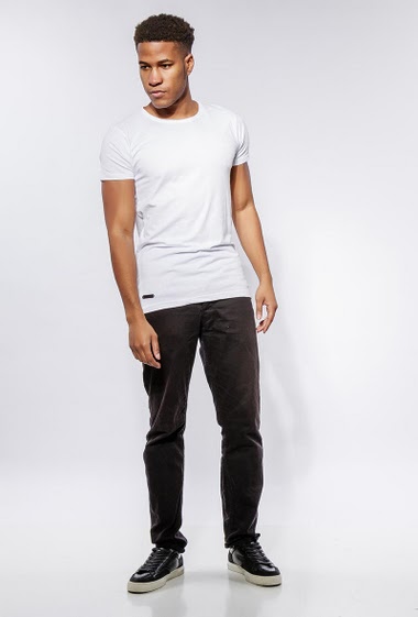 Short sleeves t-shirt. The model measures 183cm and wears M