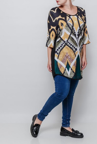 Top with 3/4, printed front, casual. The model measures 171cm and wears T3=44/46. T4=48/50 and T5=52-54